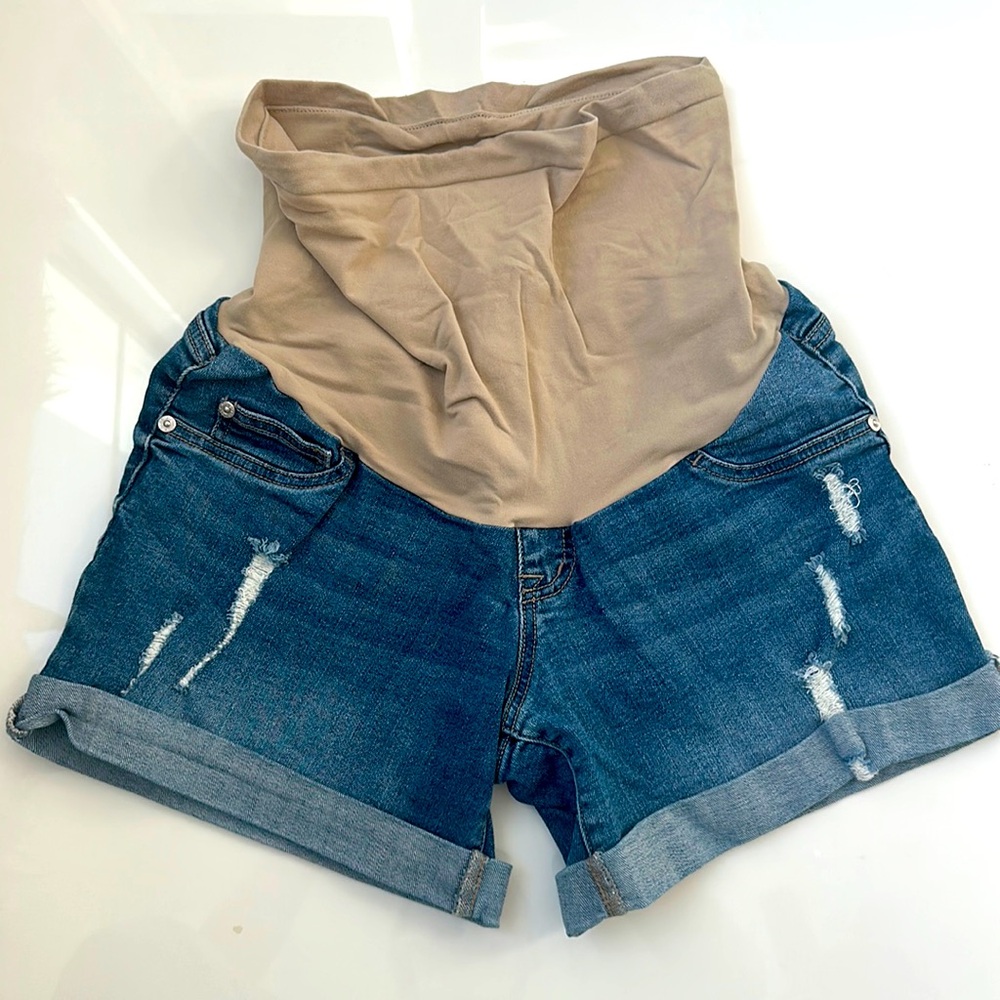 Maternity shorts, size small